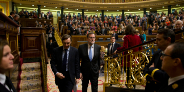 Rajoy gana tiempo a la espera de que el PSOE frene a Pedro Sánchez