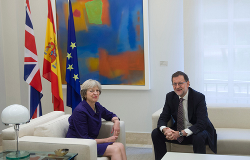 Rajoy coincide con May en que la negociación y salida de la UE la debe hacer todo el Reino Unido