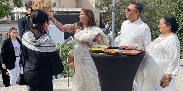 La embajadora de Nepal pide «trabajar juntos» por los derechos de las mujeres