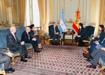 Felipe VI y Milei hablaron de cómo ayudar a solucionar los problemas de Argentina