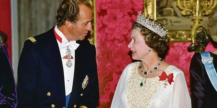 El Gobierno elude la polémica sobre la asistencia del Rey emérito al funeral de Isabel II