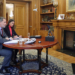 Don Felipe y Doña Sofía, durante una de las videoconferencias que mantienen desde el Palacio de La Zarzuela./ Foto: Casa de SM el Rey