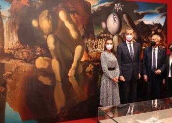 Los Reyes honran en Viena, junto al presidente austriaco, a las victimas del nazismo