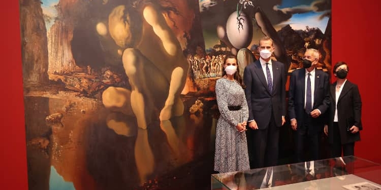 Los Reyes honran en Viena, junto al presidente austriaco, a las victimas del nazismo