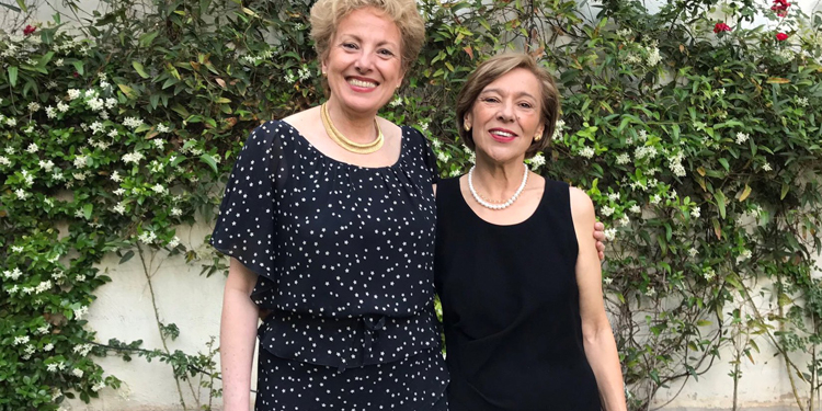 La embajadora saliente de México, Roberta Lajous, y la entrante, Carmen Oñate./ Foto: https://twitter.com/ConsulMexBCN