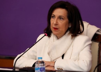 Robles afirma que España no puede enviar los F-16 pedidos por Zelenski porque “no los tiene”