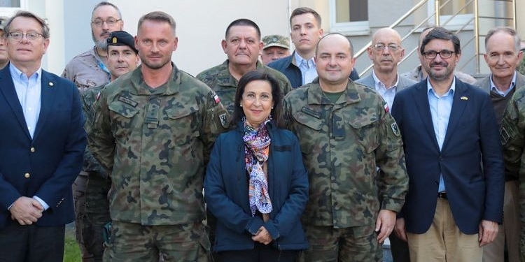 Robles visita en Polonia el principal centro logístico de distribución de ayuda a Ucrania