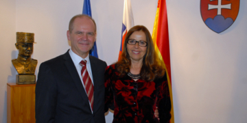 El embajador de Eslovaquia, Vladimir Gracz, se despide de España