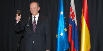 El embajador de Eslovaquia critica las «tendencias desintegradoras» en la UE