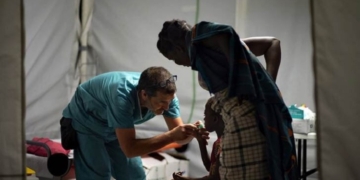 La Reina sondeará en Mozambique la ayuda de España a la reconstrucción