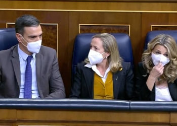 Sánchez, Calviño y Díaz en el Congreso durante la votación de la Reforma Laboral./ Foto: TD