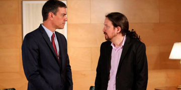 Sánchez e Iglesias, ayer, tras firmar el acuerdo./ Foto: Rubén Mondelo