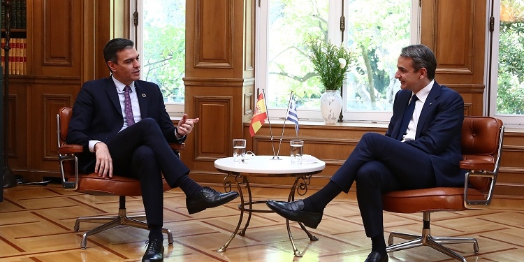 Sánchez asegura en Atenas que España está a “sólo cien días de la inmunidad de grupo”