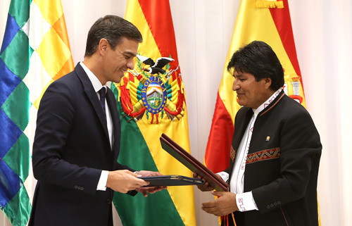Sánchez firma en Bolivia la entrada de empresas españolas en un megaproyecto ferroviario