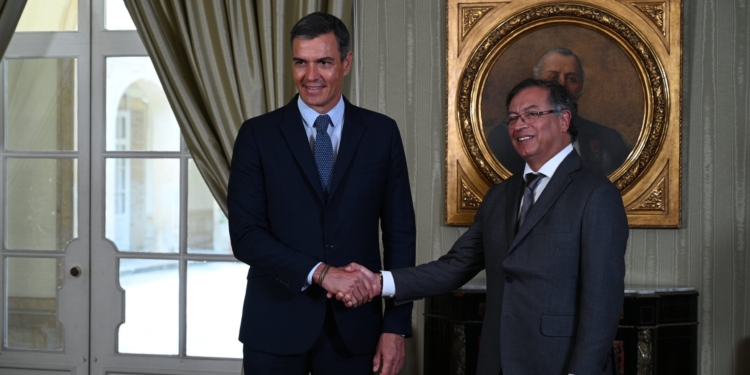 Petro deja en manos del ELN aceptar si España acoge las negociaciones de paz