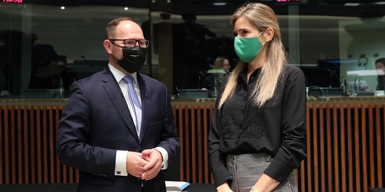 Las propuestas energéticas españolas vuelven a empantanarse en Europa