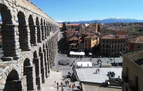 Acueducto y Plaza del Azoguejo: el mirador del Arpa de Piedra