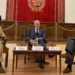 Shaun Riordan (centro) junto a Antonio Núñez (izquierda) y Jaime González (derecha) durante la presentación del libro. / Foto: Escuela Diplomática.