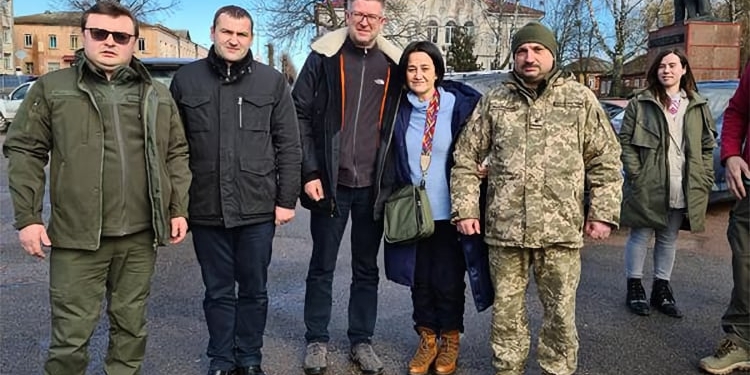 Silvia Cortes, en una reciente visita a la frontera con Bielorrusia./ Foto: Embajada de España