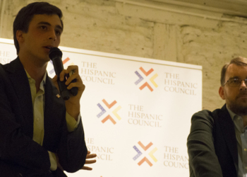 El autor del informe, junto al Presidente del Spanish Council, Daniel Ureña, durante la presentación del informe // Foto: Spanish Council