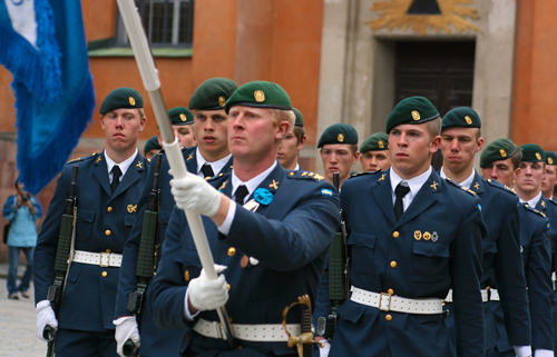 España ve “numerosos escollos” en la reintroducción de la mili en Suecia