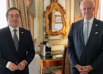 El Gobierno facilita un avión para sus desplazamientos al enviado de la ONU para el Sahara