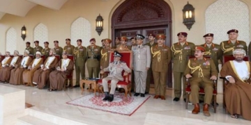 El sultán Qaboos bin Said preside el desfile del Día Nacional de Omán