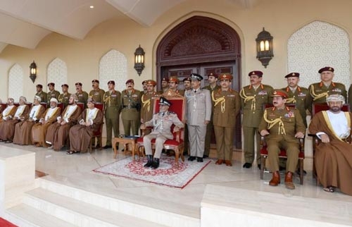 El sultán Qaboos bin Said preside el desfile del Día Nacional de Omán