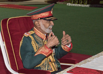 El Sultán Qaboos preside el Día de las Fuerzas Armadas de Omán