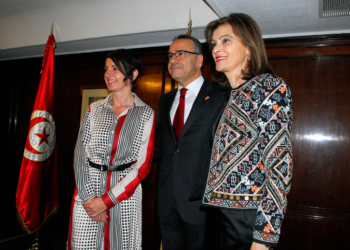 El embajador tunecino, con la directora general para África y Oriente Medio del MAEC, Eva Martínez, y la secretaria de estado de Seguridad, Ana Botella.