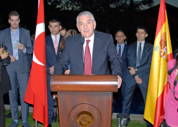 El embajador de Turquía anuncia una próxima «cumbre» con España