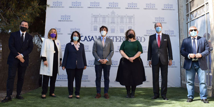 Casa Mediterráneo expone la serie ‘Tabarkinas’ de Carma Casulá