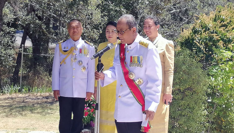 El embajador Krerkpan Roekchamnong se dirige a los invitados./ Foto: Cortesía Embajada de Tailandia