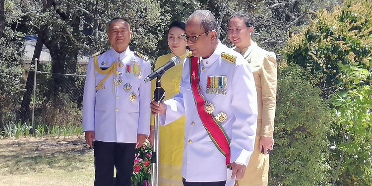 El embajador Krerkpan Roekchamnong se dirige a los invitados./ Foto: Cortesía Embajada de Tailandia