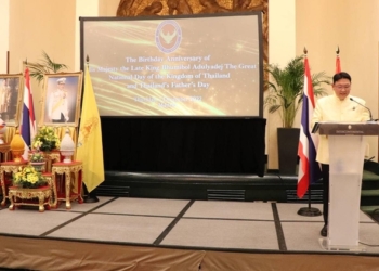 Tailandia recuerda la figura del rey Bhumibol durante la celebración del Día del Suelo