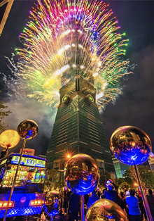 El rascacielos Taipéi 101 despide el año 2021 con sus fuegos artificiales