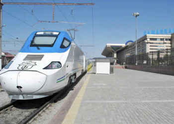 Trenes Talgo unen las ciudades de Taskent y Bujará en Uzbekistán
