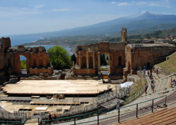 Vista del Etna desde Taormina, Sicilia./ Foto: AR