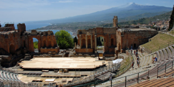 Vista del Etna desde Taormina, Sicilia./ Foto: AR