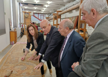 Visita del embajador de la Liga Árabe a la Real Fábrica de Tapices