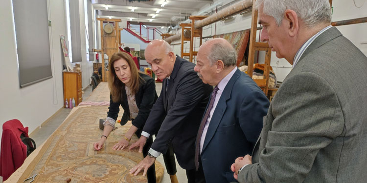 Visita del embajador de la Liga Árabe a la Real Fábrica de Tapices