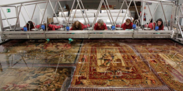 La Real Fábrica de Tapices restaura cuatro tapices para la Embajada de Brasil