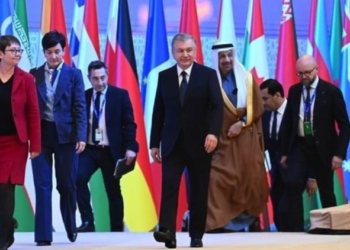 El presidente de Uzbekistán, Shavkat Mirziyoyev, a su llegada al Foro.
