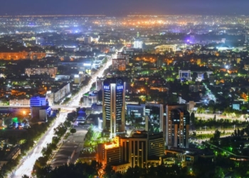 Vista nocturna de Tashkent.