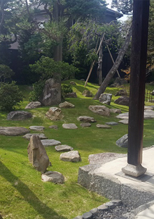 Conferencia sobre las técnicas de conformación del jardín japonés