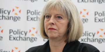 May asegura a Picardo que mantiene el compromiso del Gobierno con Gibraltar