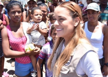 Tintori pide personalmente a Borrell que aumente la «presión mundial» contra Maduro