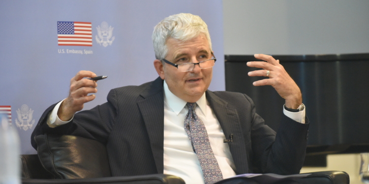 Conrad Tribble, el diplomático que quedará temporalmente al frente de la Embajada de EEUU