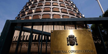 El Constitucional suspende la ley del referéndum secesionista en Cataluña