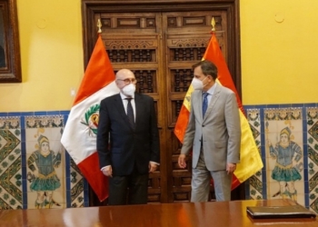 Fernández Trigo llega a Perú para abordar el vertido de petróleo desde una refinería de Repsol